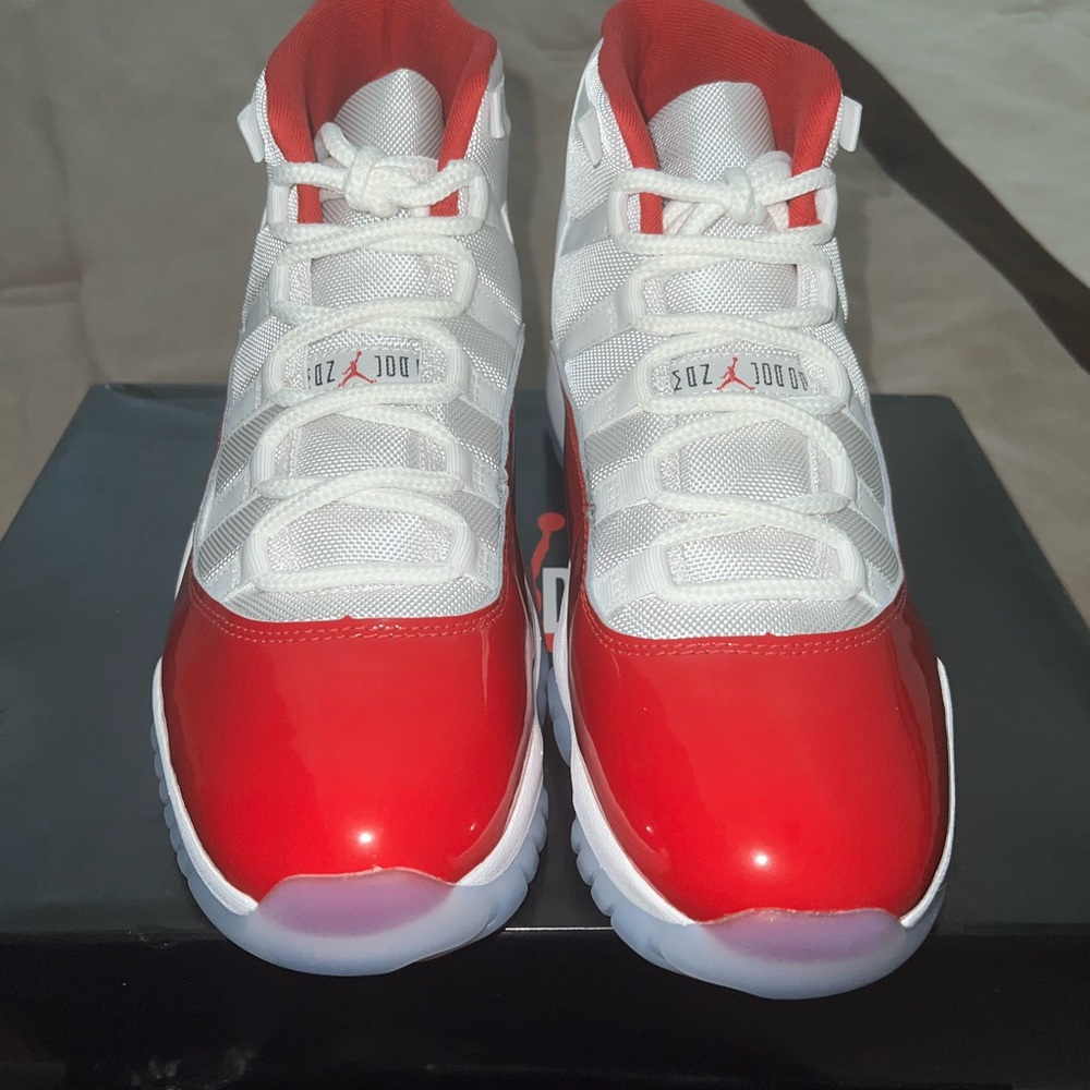 BRAND NEW AIR JORDAN 11 RETRO! MENS SIZE 10.5 CHERRY RED/WHITE